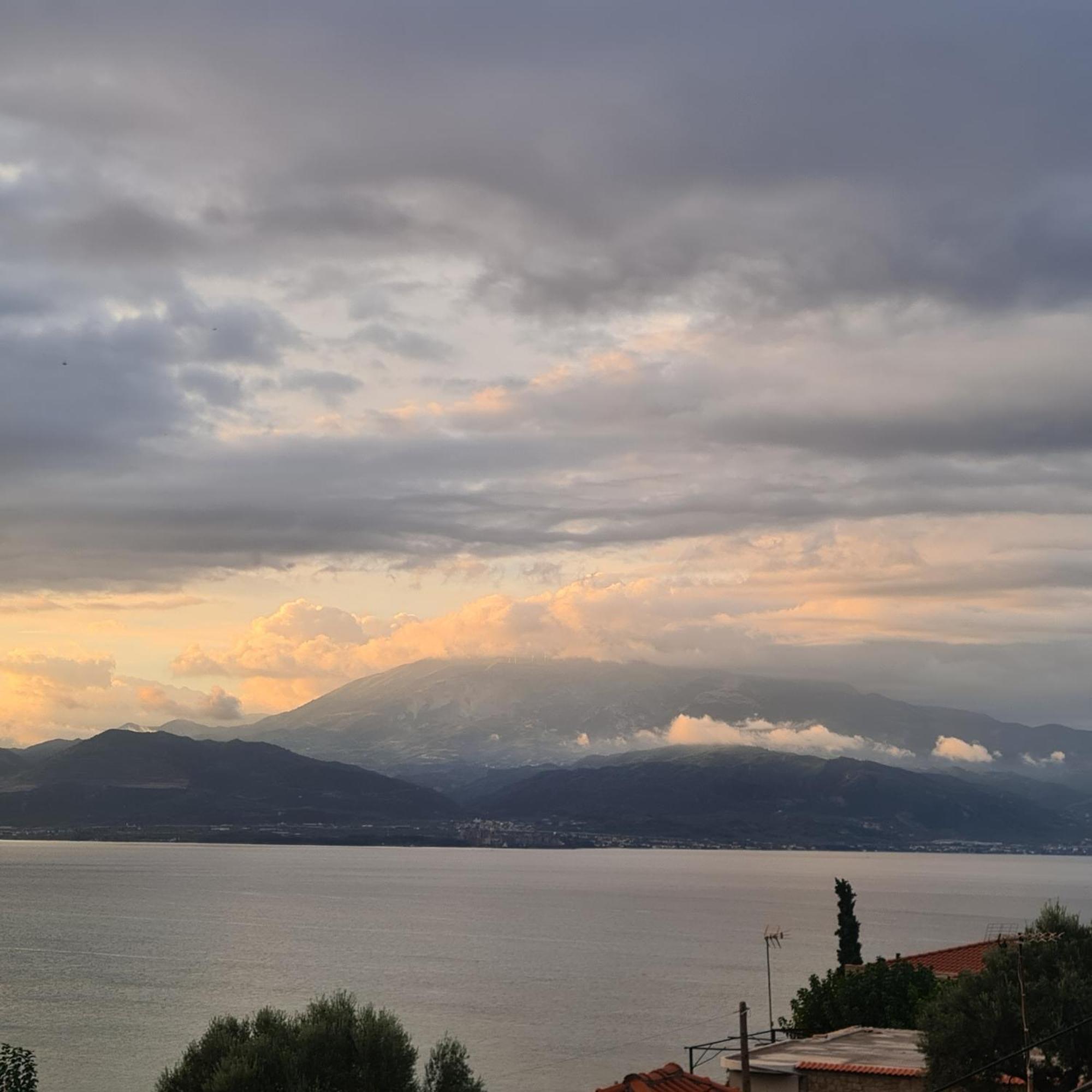 View By The Castle Nafpaktos Villa Exterior foto